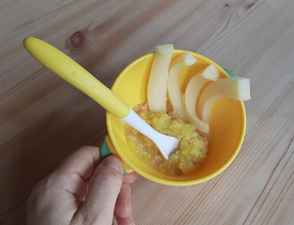 MPASI homemade telur dalam mangkuk untuk bayi 6-12 bulan